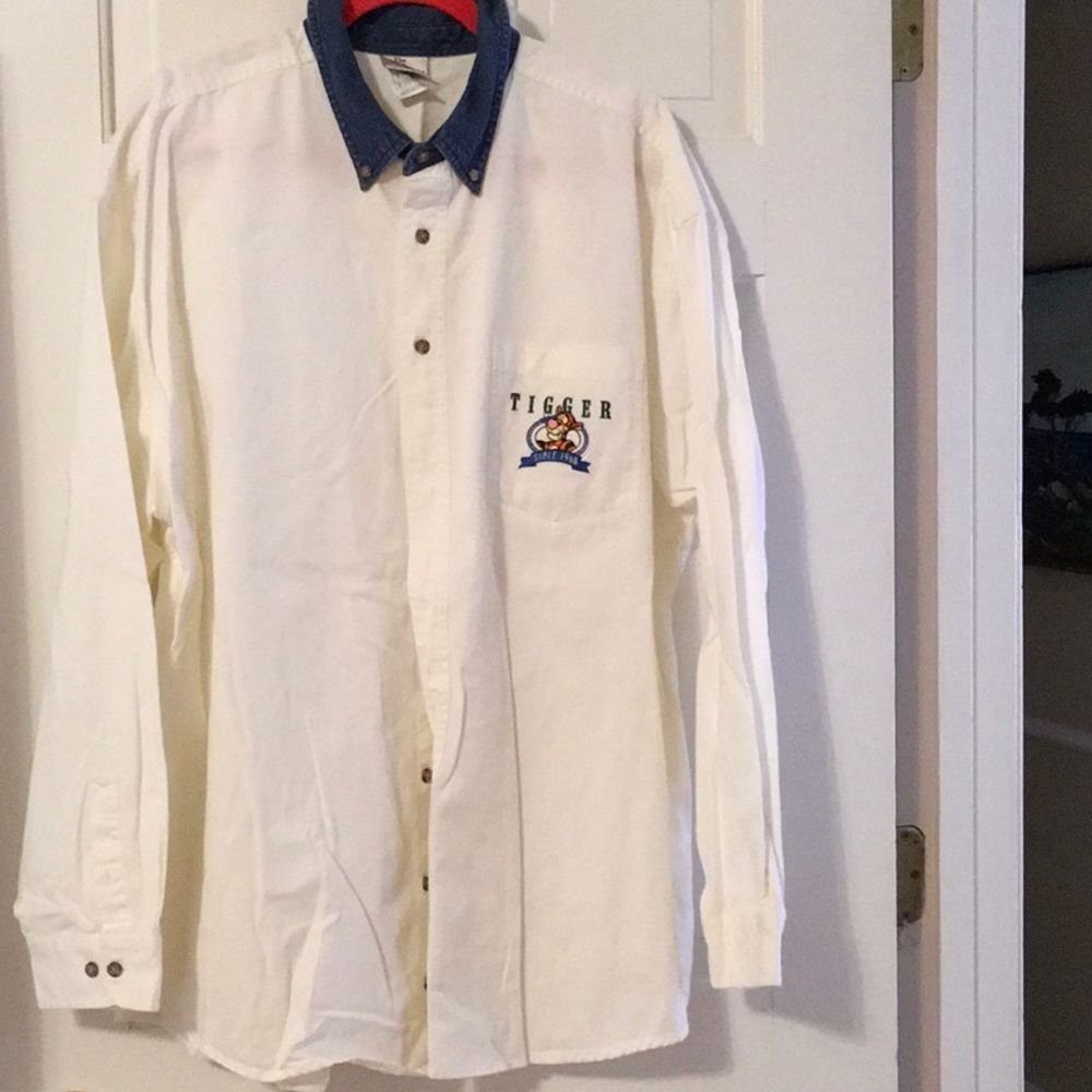 NWT DISNEYSTORE TIGGER LONG SLEEVE COTTON SHIRT. SZ.XL DENIM COLLAR. SHIRT TAIL - Picture 2 of 13